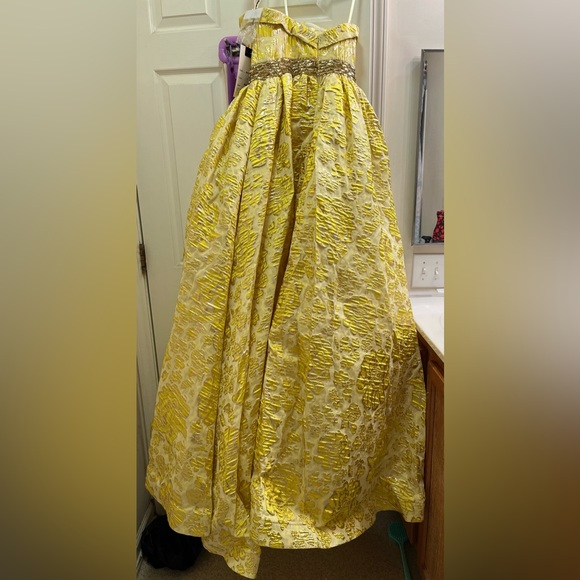 Mac Duggal Pineapple Yellow Full Length Ball Gown - Sz 4 - Picture 6 of 8